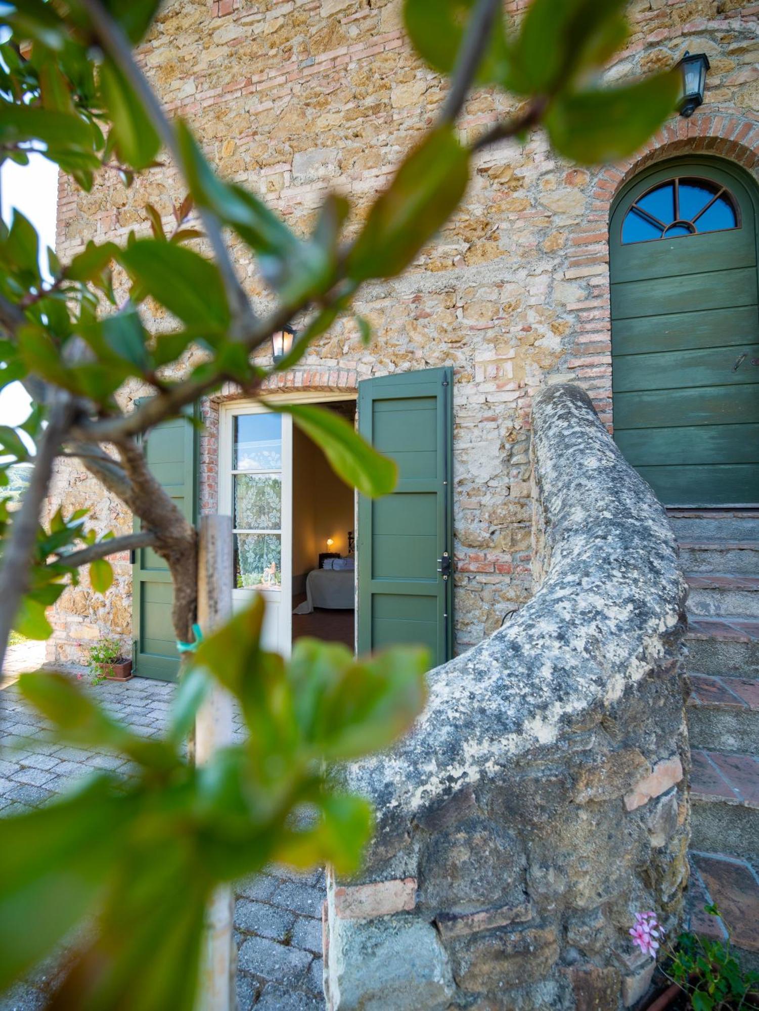 Locanda Le Giunche Guardistallo Bagian luar foto