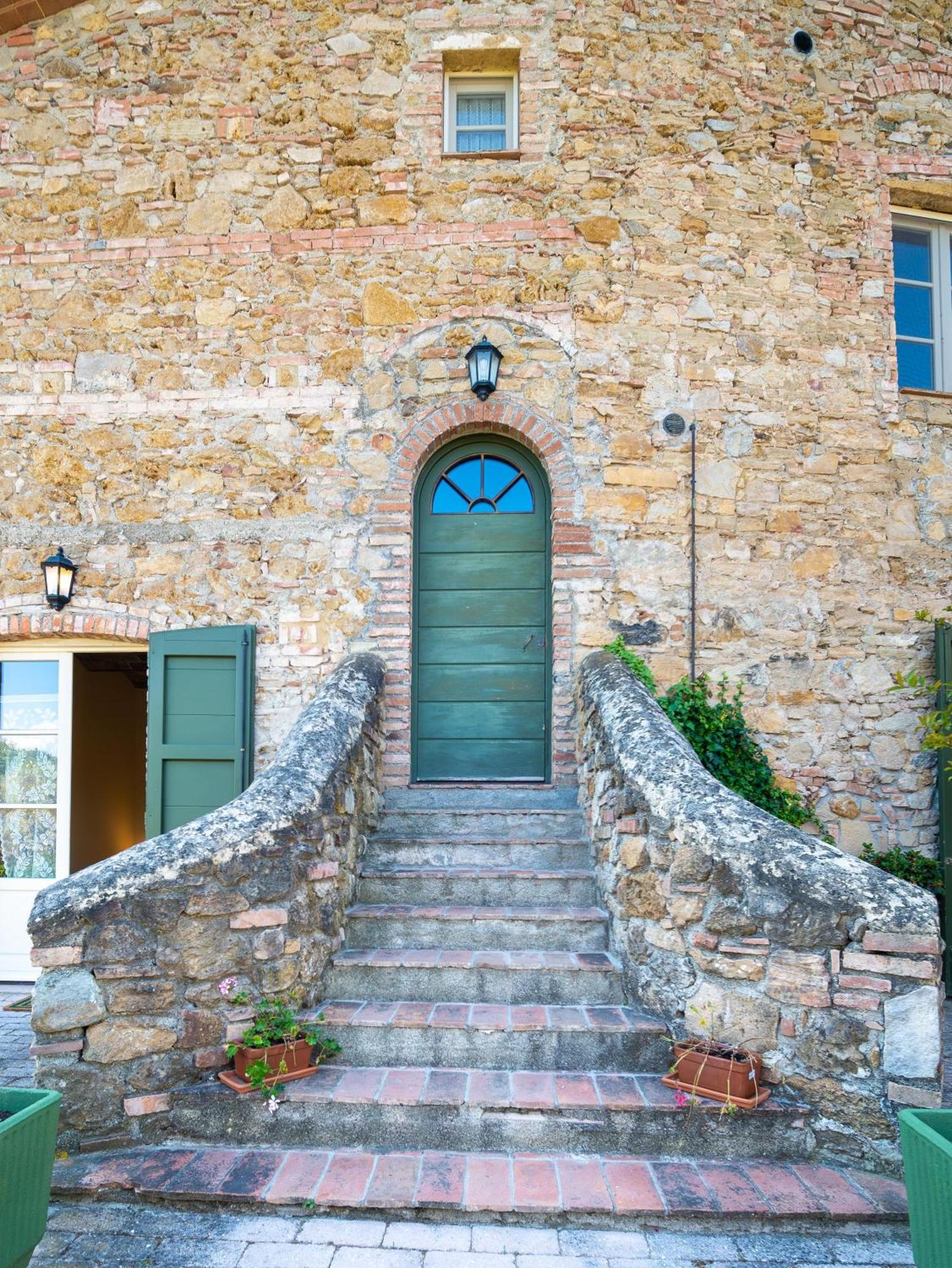 Locanda Le Giunche Guardistallo Bagian luar foto