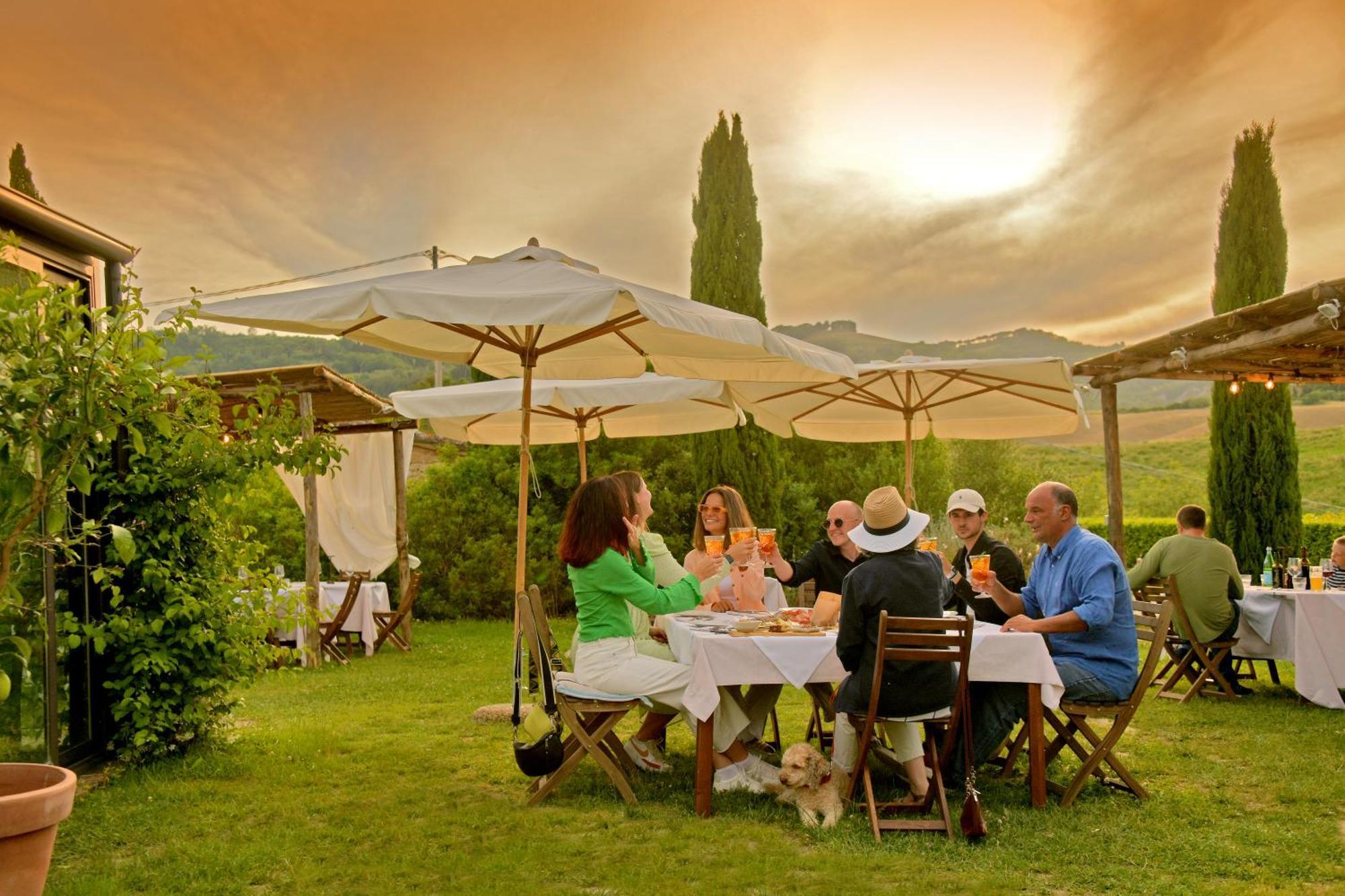 Locanda Le Giunche Guardistallo Bagian luar foto