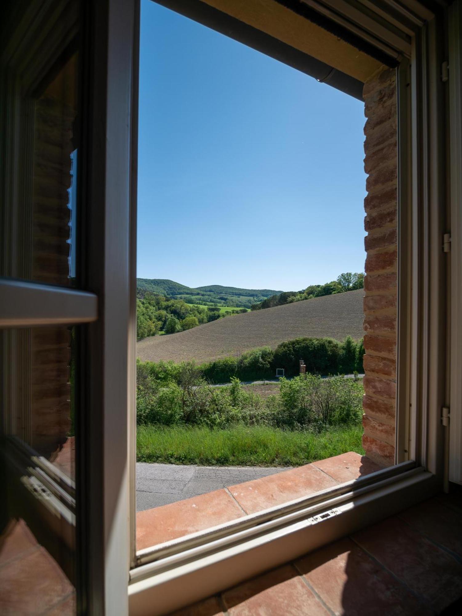 Locanda Le Giunche Guardistallo Bagian luar foto