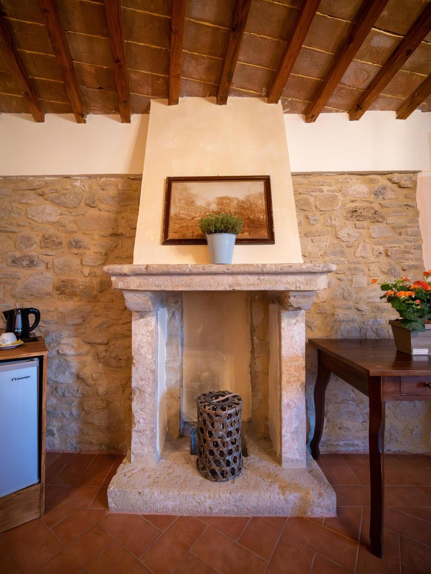 Locanda Le Giunche Guardistallo Bagian luar foto