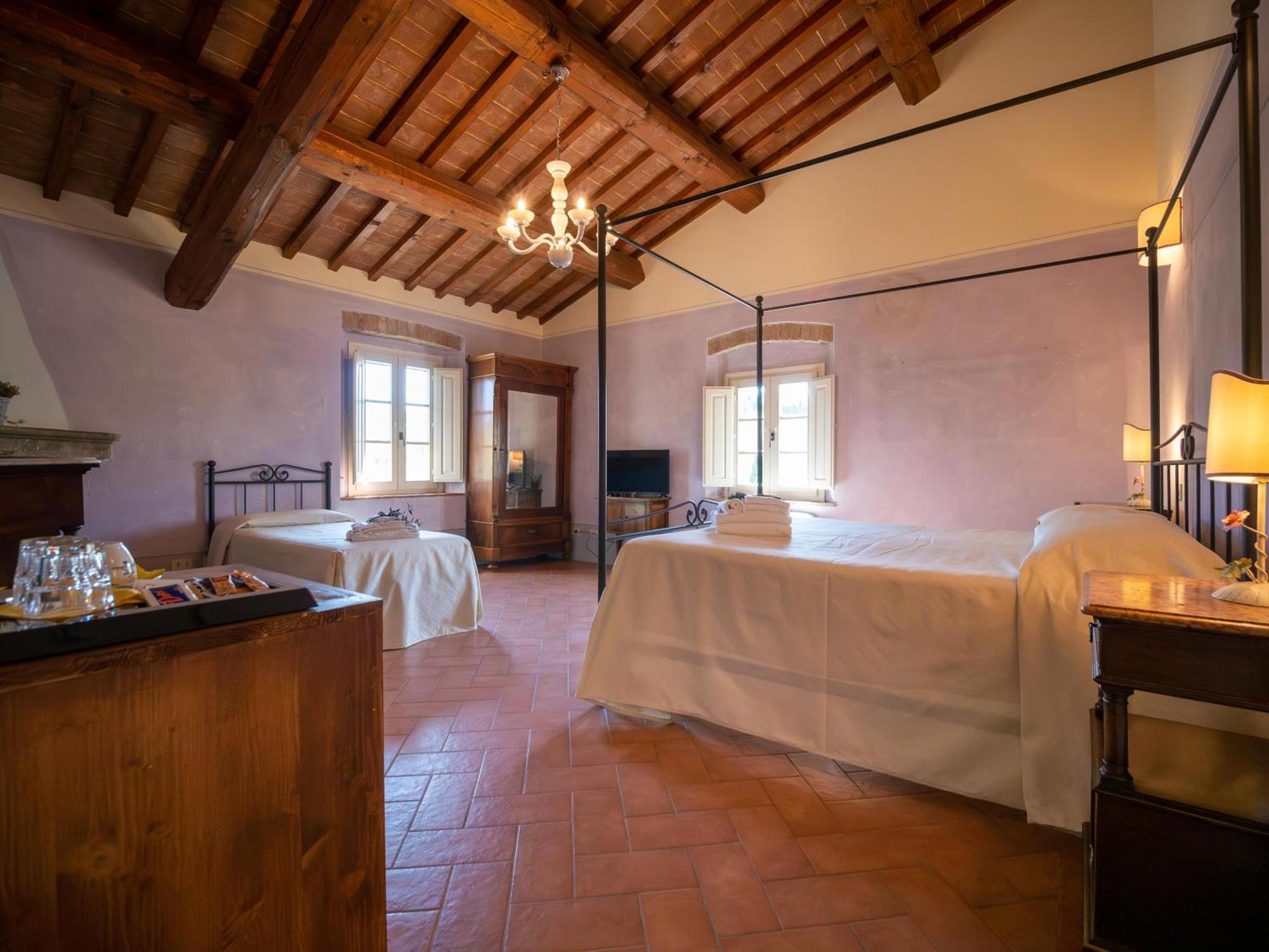 Locanda Le Giunche Guardistallo Bagian luar foto