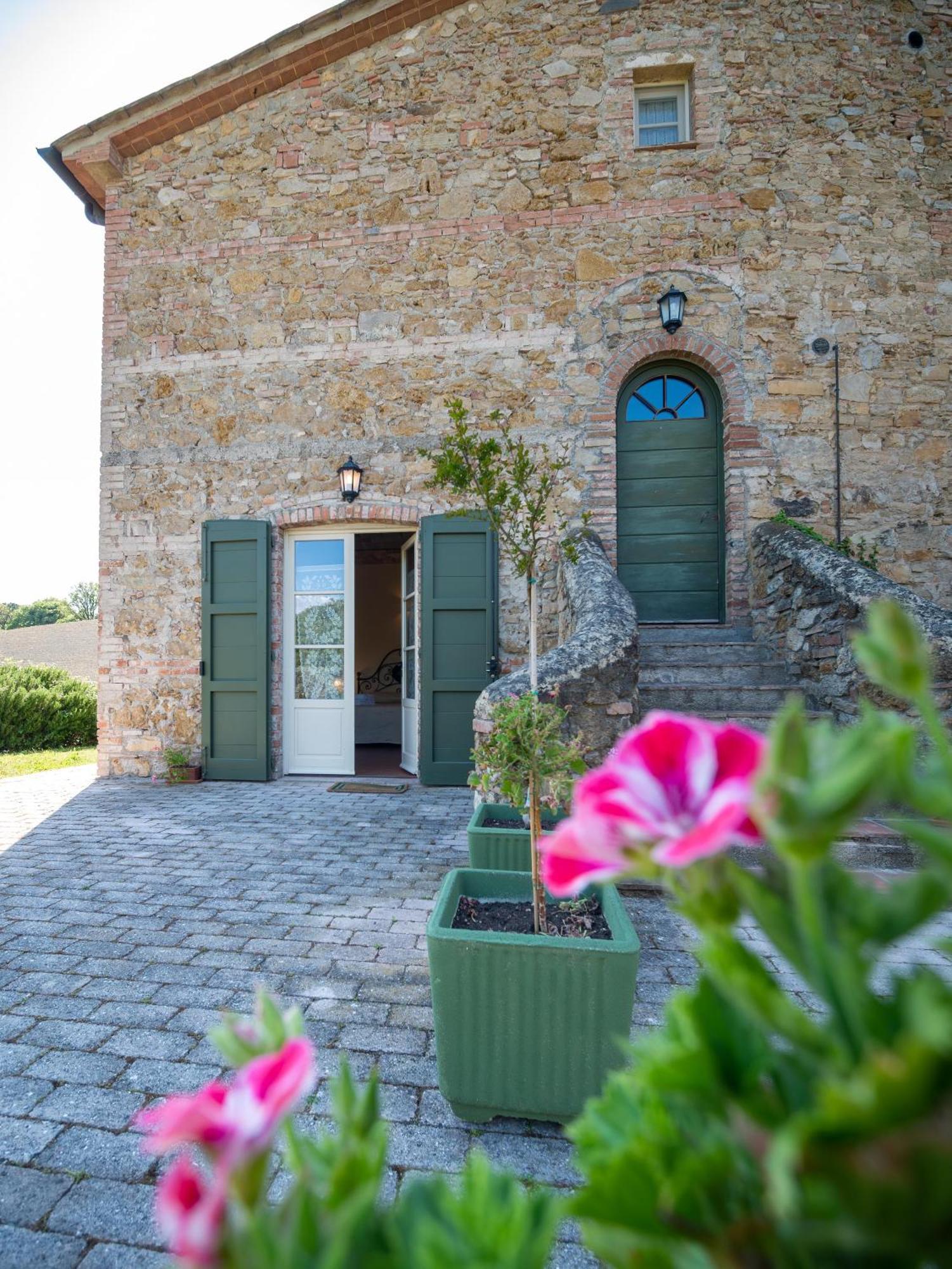 Locanda Le Giunche Guardistallo Bagian luar foto