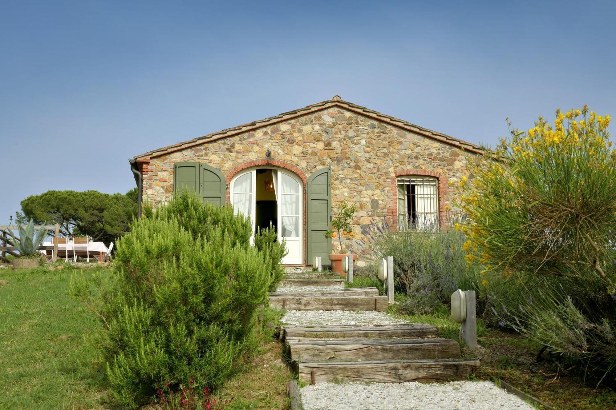 Locanda Le Giunche Guardistallo Bagian luar foto