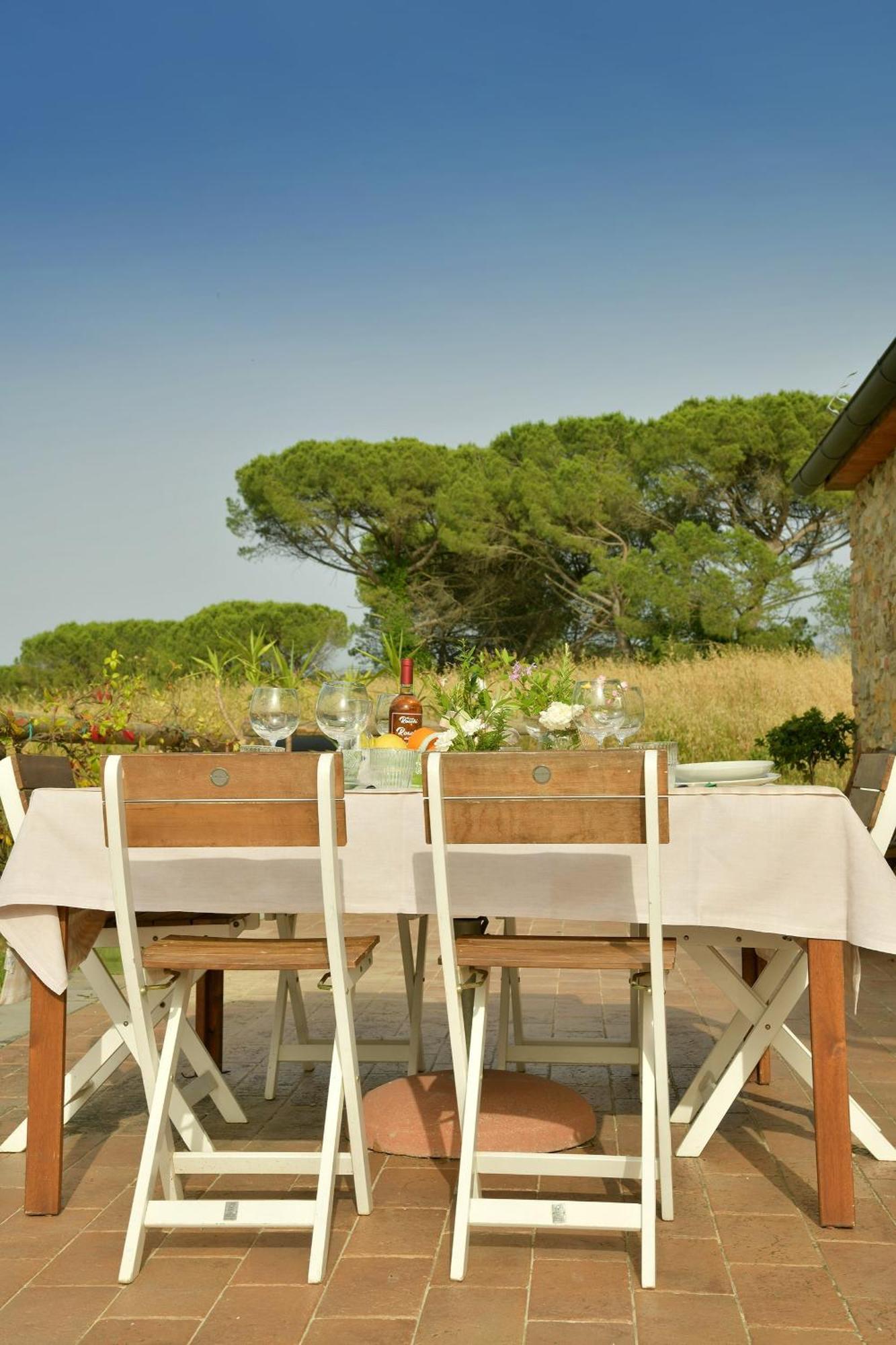 Locanda Le Giunche Guardistallo Bagian luar foto