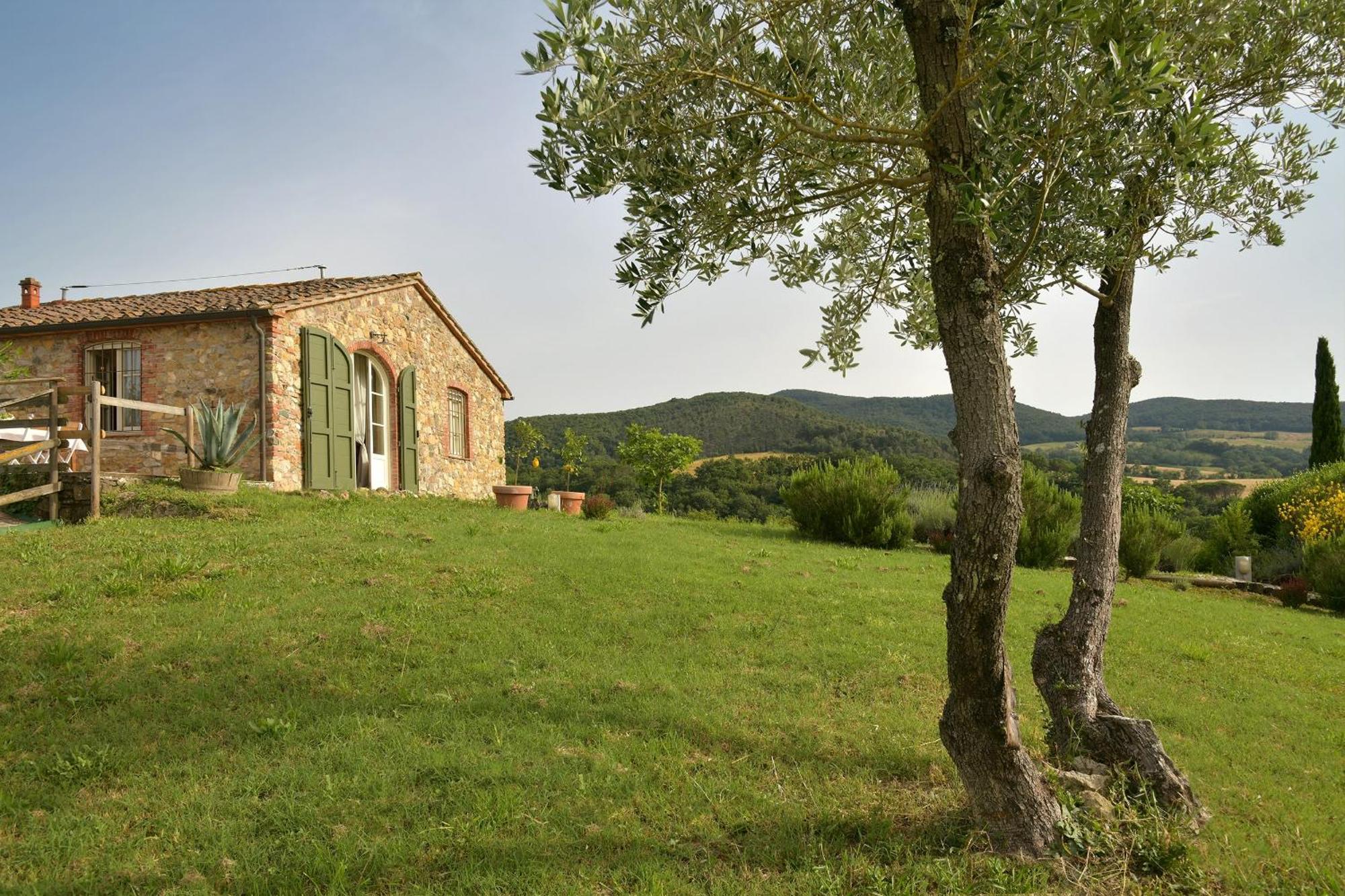 Locanda Le Giunche Guardistallo Bagian luar foto
