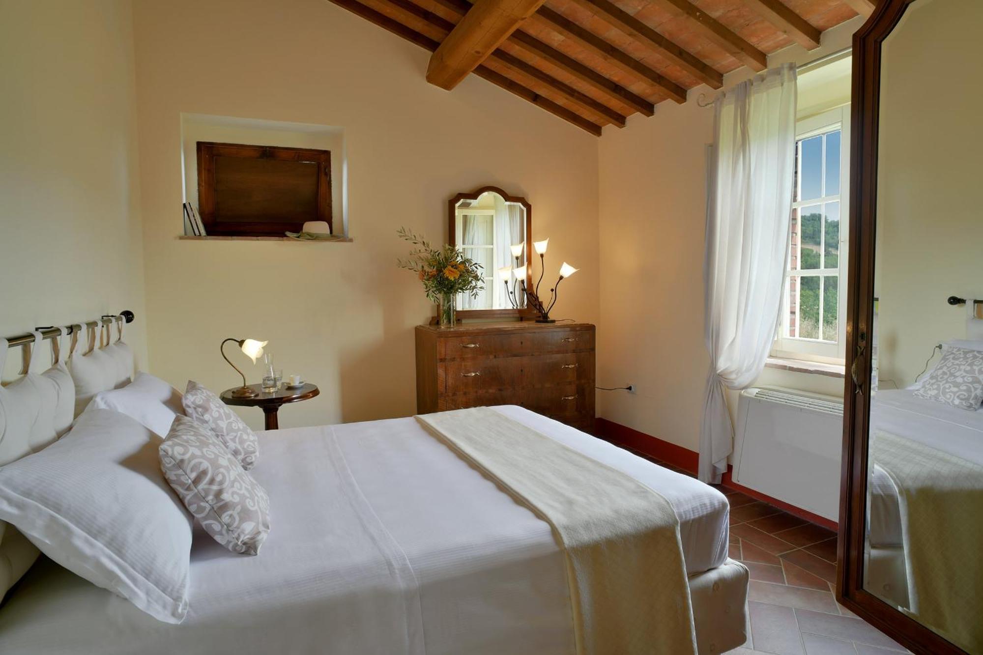 Locanda Le Giunche Guardistallo Bagian luar foto