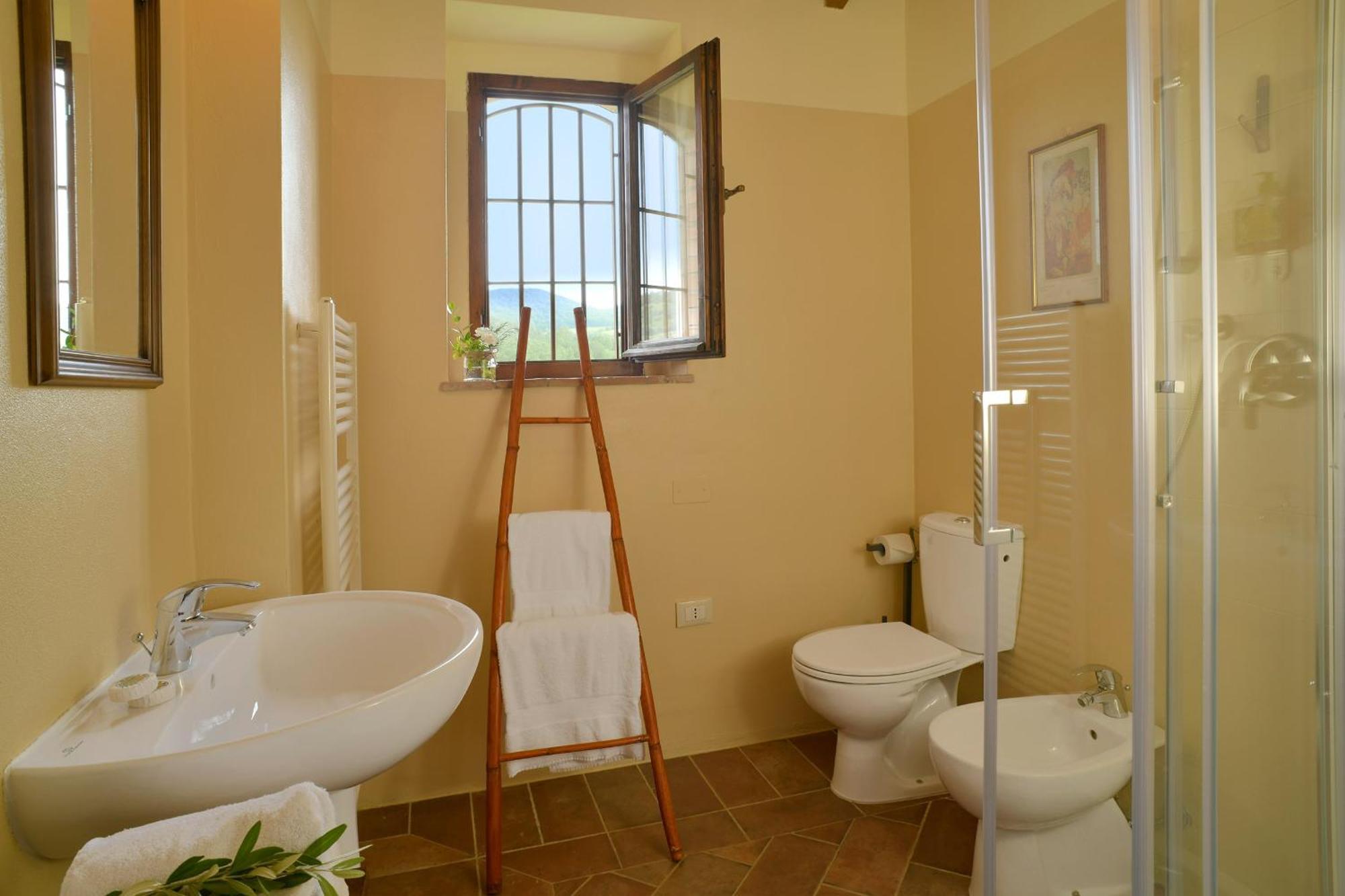 Locanda Le Giunche Guardistallo Bagian luar foto